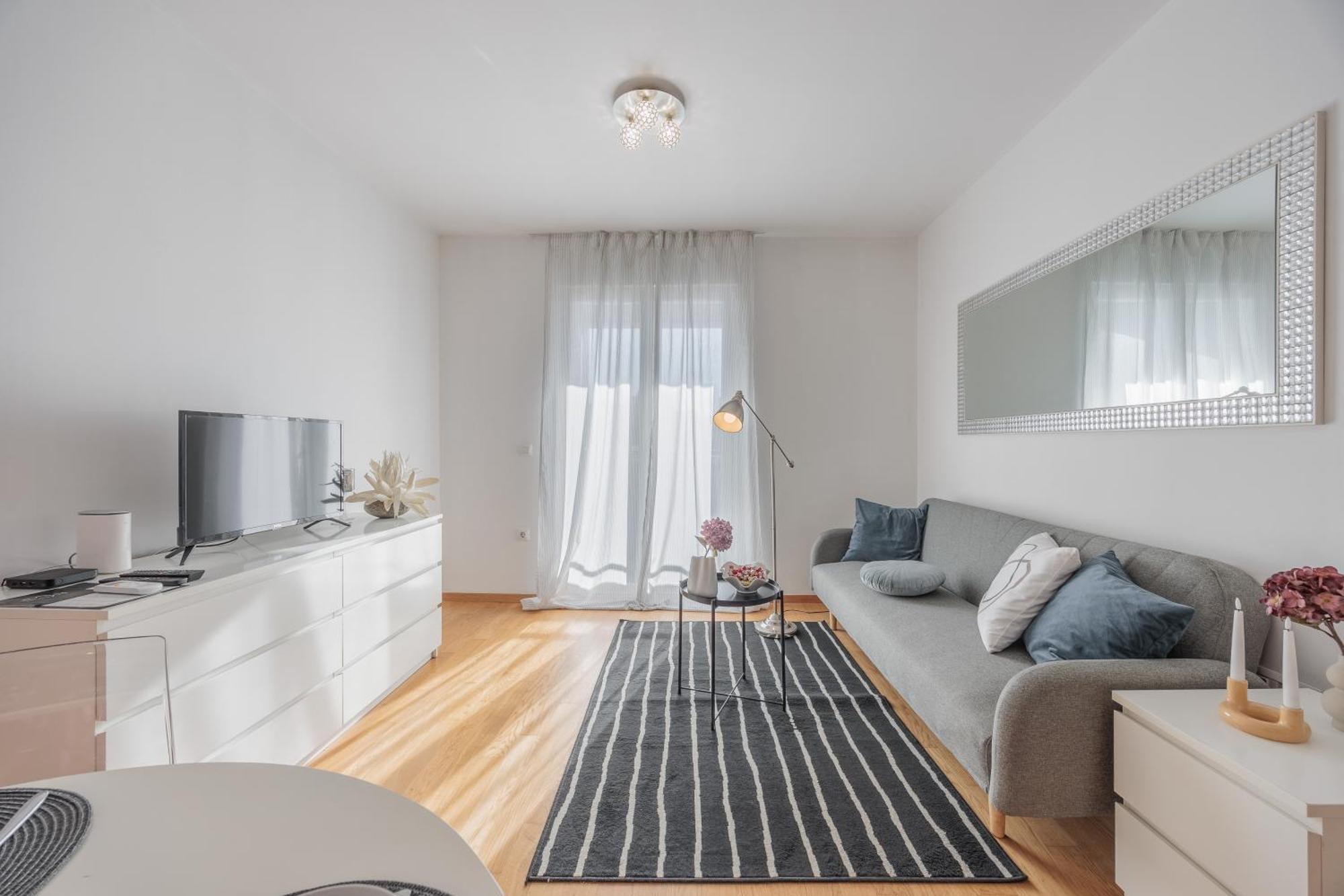 Golden Tulip Apartment *
