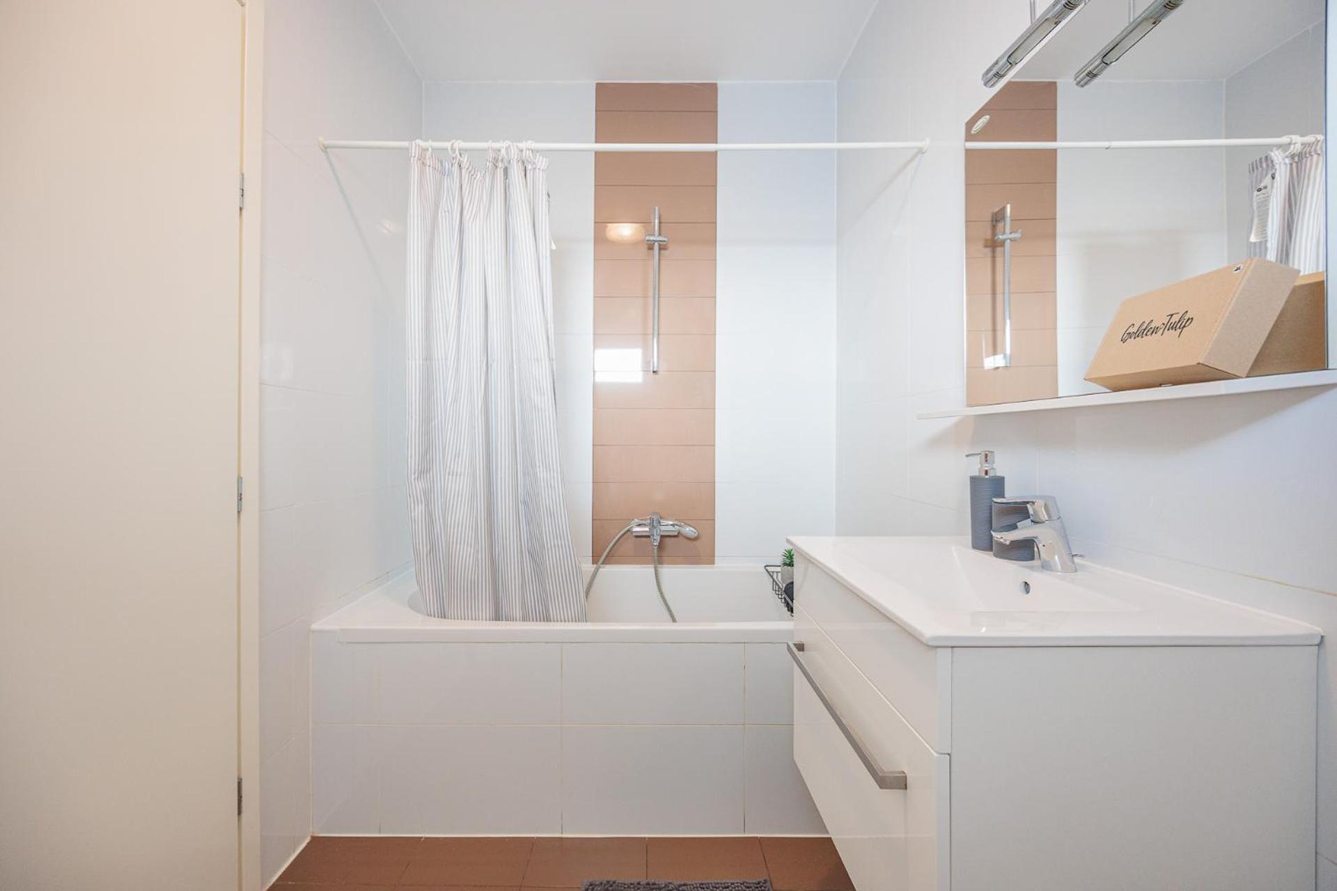 Golden Tulip Apartment *